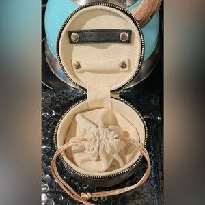 ✨✨NOGU Jewelry Travel Case Round✨✨
